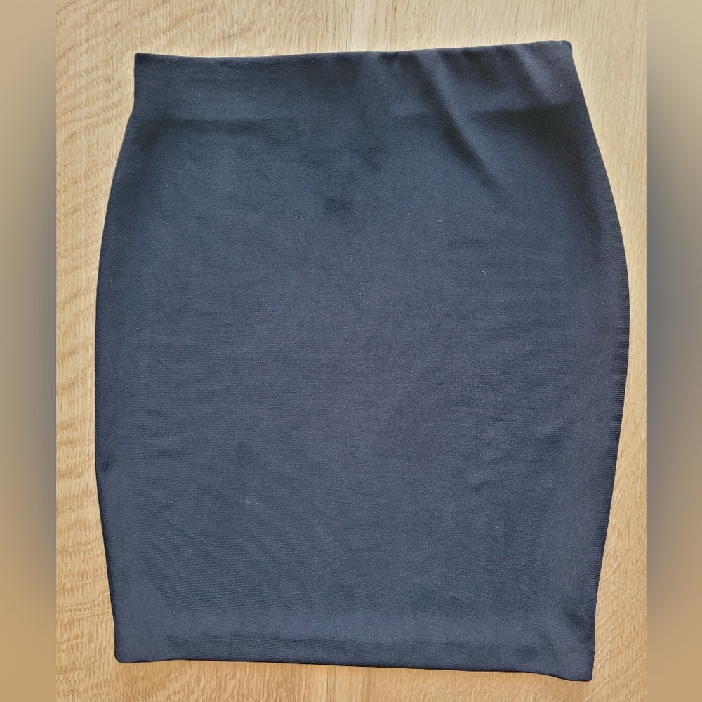 Joseph Ribkoff Black Stretch Pencil Skirt – Made in Canada Size 6